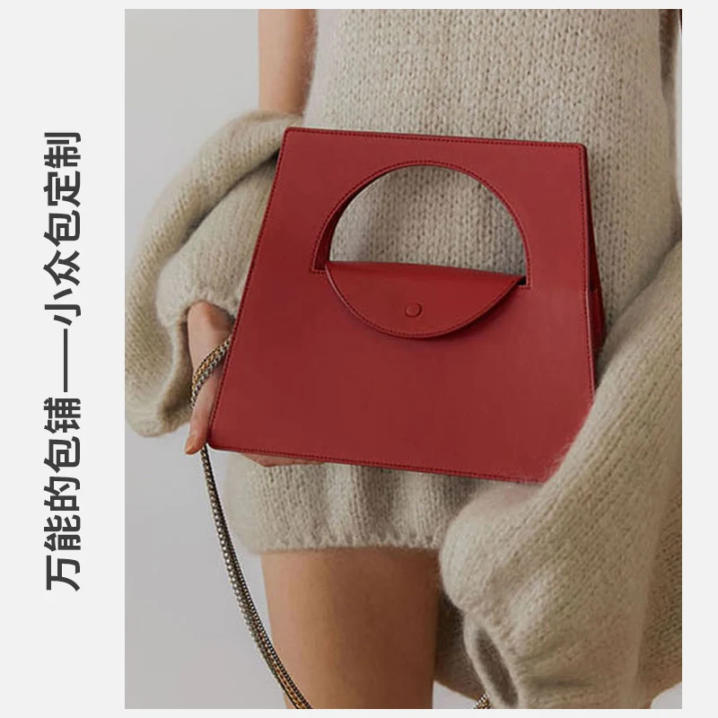 Designer brand with the same paragraph custom package new simple handbag chain shoulder slung small bag personalized handbag
Designer brand with the same paragraph custom package new simple handbag chain shoulder slung small bag personalized handbag
