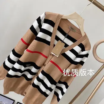 High Quality British Retro Classic Contrast Color Striped V-neck Knitted Cardigan Coat Elegant Casual Long-Sleeved Sweater Women 
High Quality British Retro Classic Contrast Color Striped V-neck Knitted Cardigan Coat Elegant Casual Long-Sleeved Sweater Women