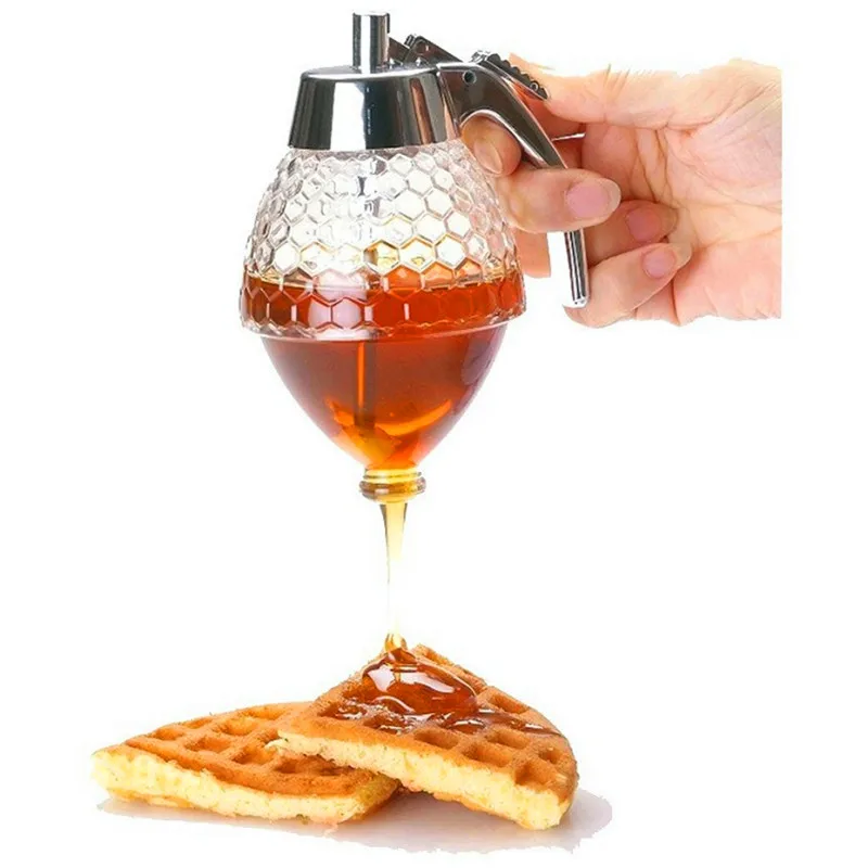 Squeeze Bottle Honey Jar Container Bee Drip Dispenser Kettle Storage Pot Stand Holder Juice Syrup Cup Kitchen Accessories
Squeeze Bottle Honey Jar Container Bee Drip Dispenser Kettle Storage Pot Stand Holder Juice Syrup Cup Kitchen Accessories