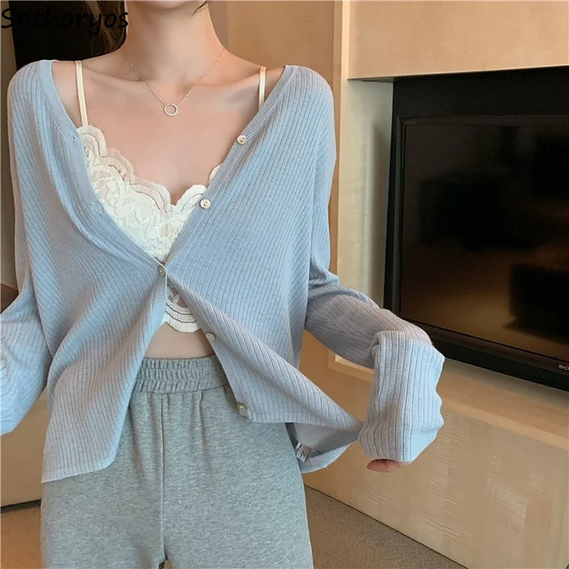 Women Cardigan Solid Blue V-neck Elegant Knitted Thin Loose-fitting Single Breasted Gentle Outwear All-match Mujer Sweaters Chic
Women Cardigan Solid Blue V-neck Elegant Knitted Thin Loose-fitting Single Breasted Gentle Outwear All-match Mujer Sweaters Chic