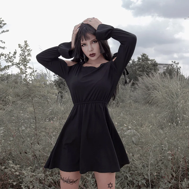 Gothic Black Flare Long Sleeve Slash Neck Lace Up Hollow Out Slim Dress 2020 Spring Goth Dark Women Off Shoulder Pleated Dress
Gothic Black Flare Long Sleeve Slash Neck Lace Up Hollow Out Slim Dress 2020 Spring Goth Dark Women Off Shoulder Pleated Dress