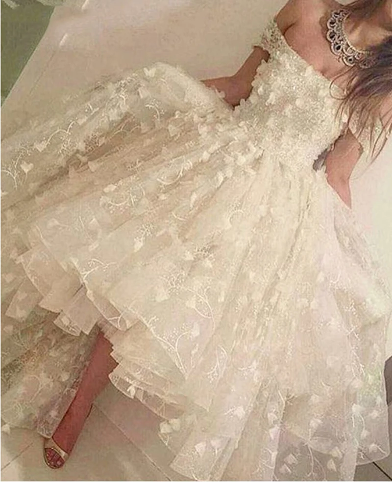 Romantic Tulle Homecoming Dresses Off the Shoulder Lace Flowers Short Sleeve High Low Prom Dress Saudi Arabic Evening Gown
Romantic Tulle Homecoming Dresses Off the Shoulder Lace Flowers Short Sleeve High Low Prom Dress Saudi Arabic Evening Gown