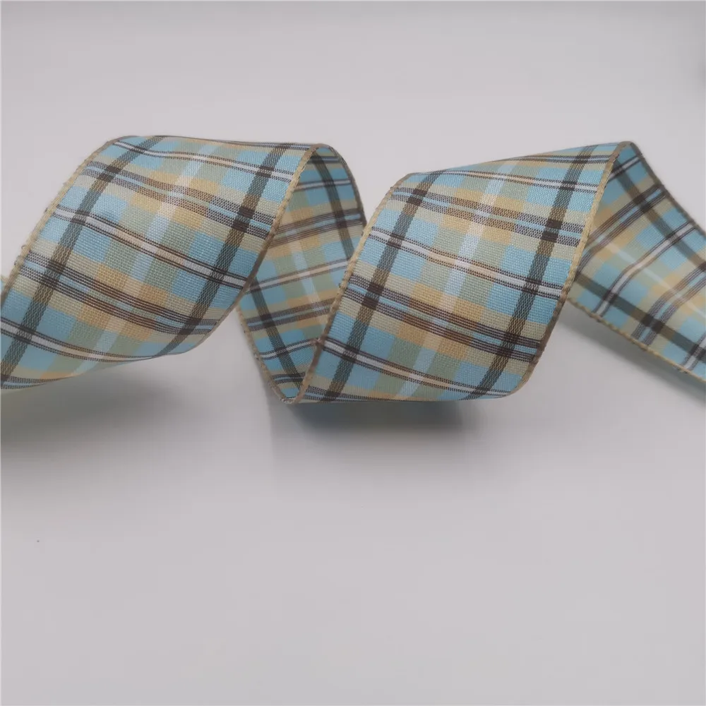 38MM 25yards Buffalo Plaid Wired Edge Blue and Beige Plaid Ribbon for Festival Christmas Decoration New Year Gift Wrapping
38MM 25yards Buffalo Plaid Wired Edge Blue and Beige Plaid Ribbon for Festival Christmas Decoration New Year Gift Wrapping