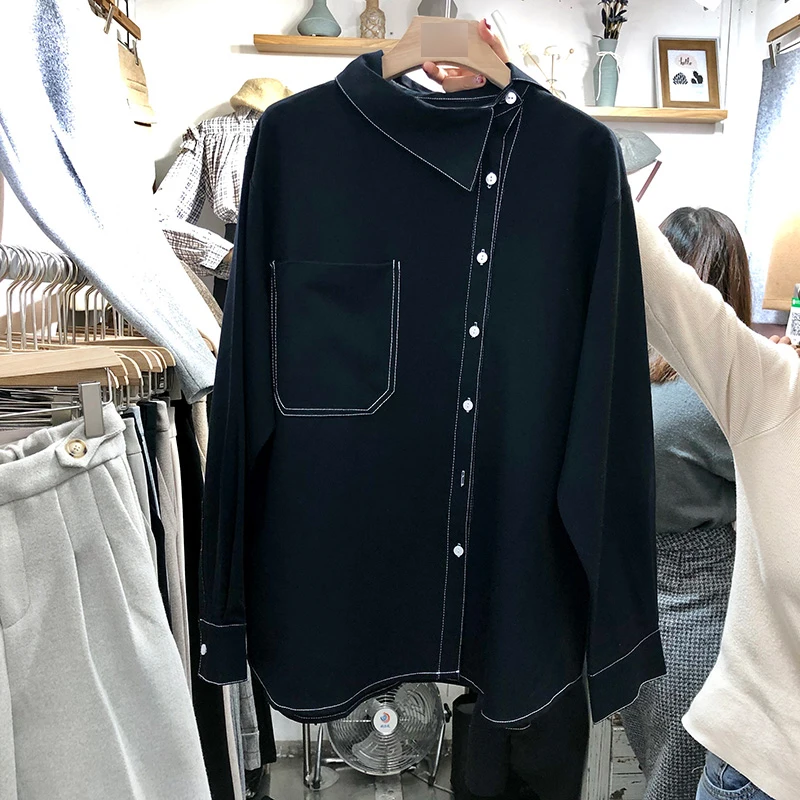 Spring and summer new Korean loose casual versatile single-breasted long-sleeved asymmetric lapel pocket shirt.
Spring and summer new Korean loose casual versatile single-breasted long-sleeved asymmetric lapel pocket shirt.