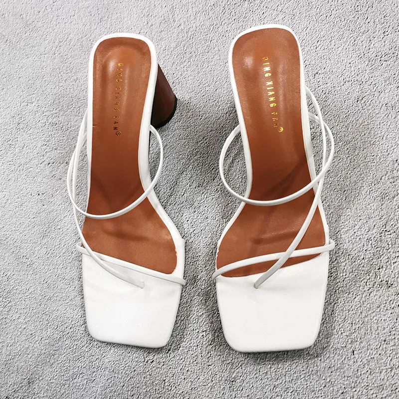 2020 New Summer Female Sandals Catwalk Classic Square-toed Open-toe Thin Strap Thick Heel Sandals Wild High-heeled Women Shoes
2020 New Summer Female Sandals Catwalk Classic Square-toed Open-toe Thin Strap Thick Heel Sandals Wild High-heeled Women Shoes