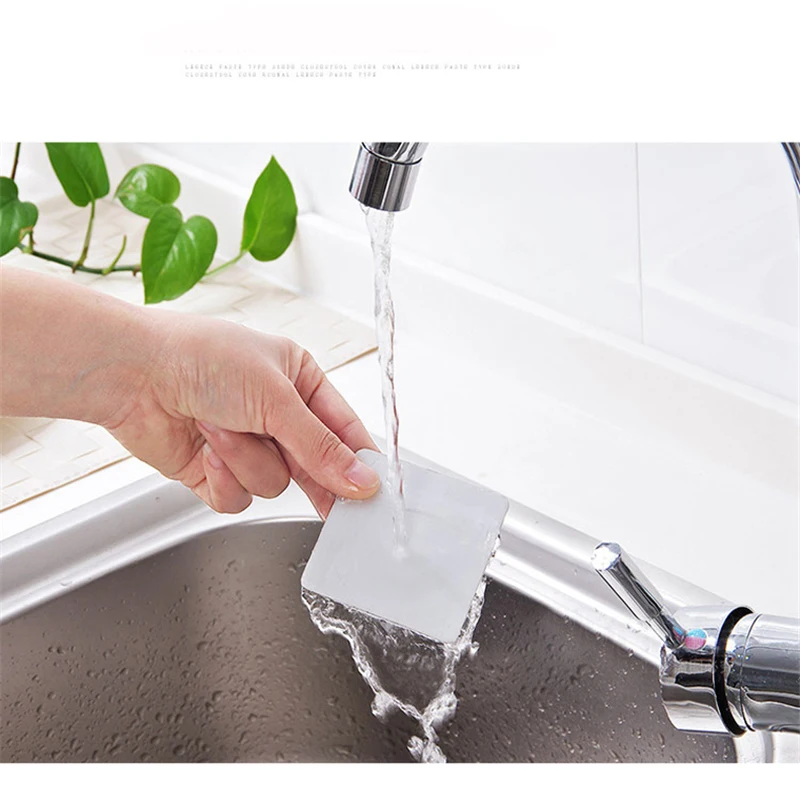 מדבקות לקיר לתליית תמרוקים וסבון נוזלי מדבקות לקיר לתליית תמרוקים וסבון נוזלי