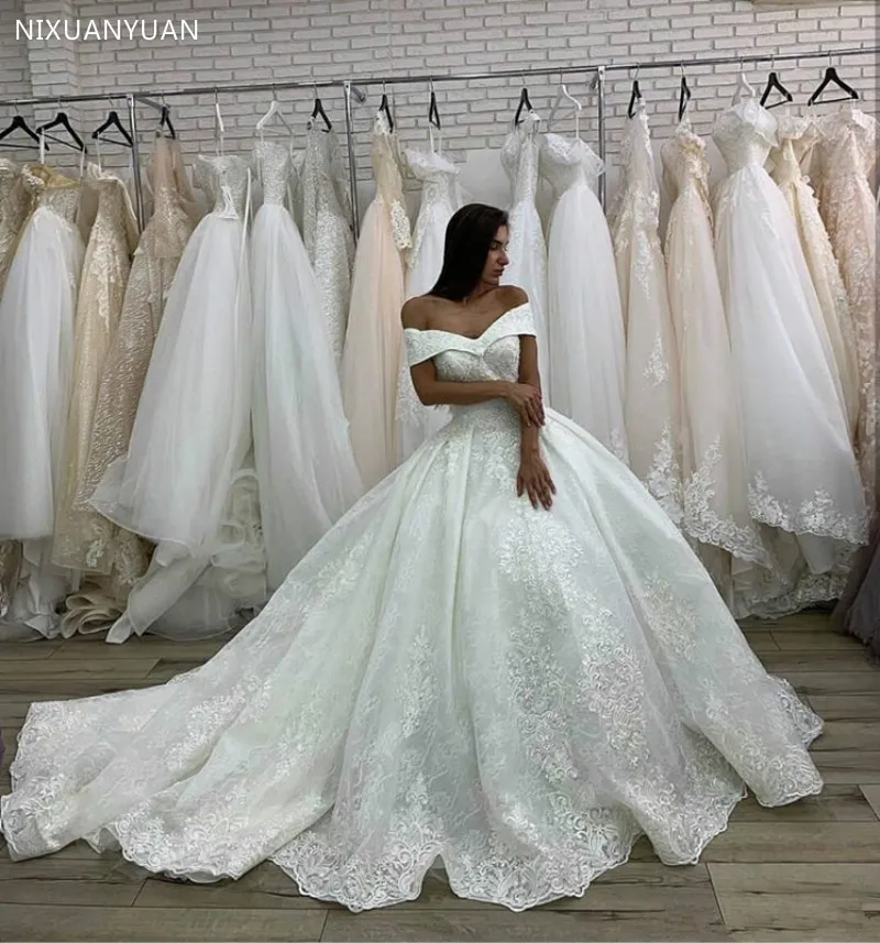 Ball Gown Wedding Dresses 2020 Arabic Dubai Style Appliques Court Train Off Shoulder Bridal Gowns Wedding Gown Robe De Mariee
Ball Gown Wedding Dresses 2020 Arabic Dubai Style Appliques Court Train Off Shoulder Bridal Gowns Wedding Gown Robe De Mariee
