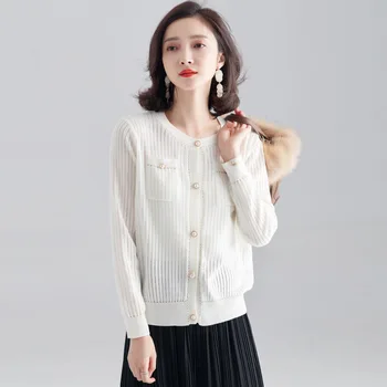 Comfortable Xiaoxiang style classic black-and-white pearl nail beads V-collar temperament knitted sweater sweater coat female
Comfortable Xiaoxiang style classic black-and-white pearl nail beads V-collar temperament knitted sweater sweater coat female