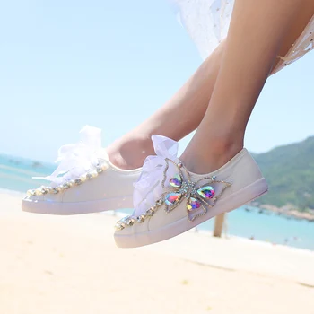 New Korean Versatile White Shoes Simple Literature And Art-Style Man-made Diamond Pearl Butterfly Lace-up White Canvas Shoes
New Korean Versatile White Shoes Simple Literature And Art-Style Man-made Diamond Pearl Butterfly Lace-up White Canvas Shoes