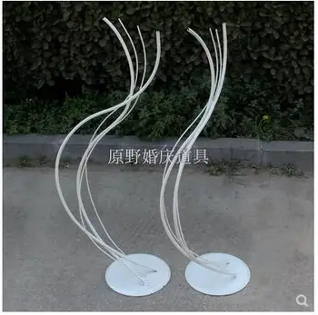 Wedding S-shaped road guide iron ornament sign in flower ware Candlestick decoration creative fashion decoration Wedding Guide 
Wedding S-shaped road guide iron ornament sign in flower ware Candlestick decoration creative fashion decoration Wedding Guide