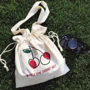 

Korea Ins White Canvas Tote Bag Cute Heart Cherry Print Drawstring Bundle Shoulder Bag For Girl Ladies Soft Handbag Shopping Bag