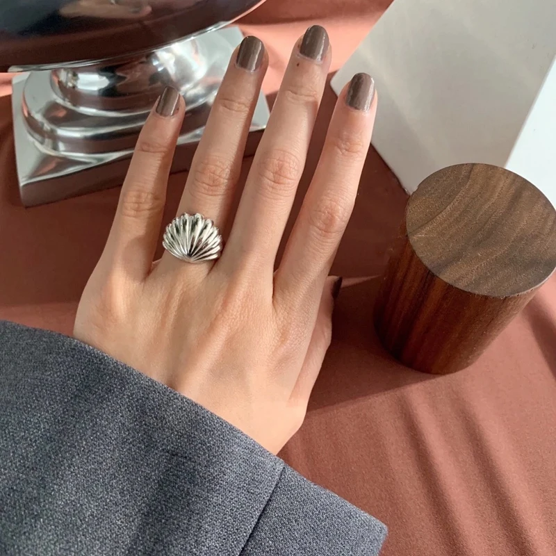 Silvology 925 Sterling Silver Shell Wide Rings Silver Minimalist High Quality Elegant Rings for Women 2019 Fashionable Jewelry
Silvology 925 Sterling Silver Shell Wide Rings Silver Minimalist High Quality Elegant Rings for Women 2019 Fashionable Jewelry