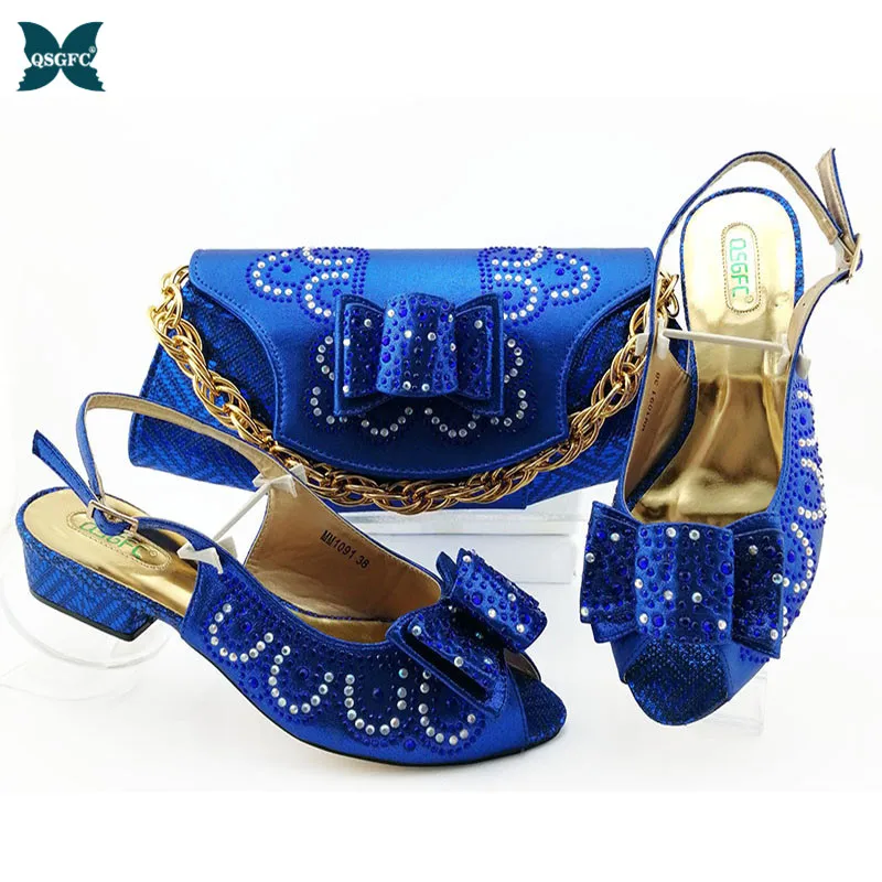 Latest Women Shoes and Bag Set In Italy Royal Blue Color Ladies Shoe and Bag Set for African Party Italian design Ladies
Latest Women Shoes and Bag Set In Italy Royal Blue Color Ladies Shoe and Bag Set for African Party Italian design Ladies