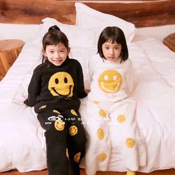 Children's clothing 2020 winter new children's suit children's smiley face plush pullover trousers two-piece suit big kids 
Children's clothing 2020 winter new children's suit children's smiley face plush pullover trousers two-piece suit big kids