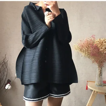 ZCSMLL 2020 Spring New O-neck Solid Loose Coat Pleated Button Design Casual Simple Style Long Sleeve Mutil Color Shirts TM1581
ZCSMLL 2020 Spring New O-neck Solid Loose Coat Pleated Button Design Casual Simple Style Long Sleeve Mutil Color Shirts TM1581