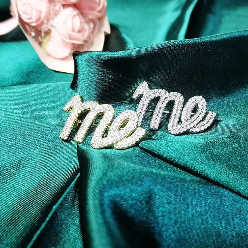 OI New Design Fashion Crystal Copper Brooches Light Letter Me Shape Corsage Suit Scarf Hijab Pins for Women Girls Holiday Gifts
OI New Design Fashion Crystal Copper Brooches Light Letter Me Shape Corsage Suit Scarf Hijab Pins for Women Girls Holiday Gifts
