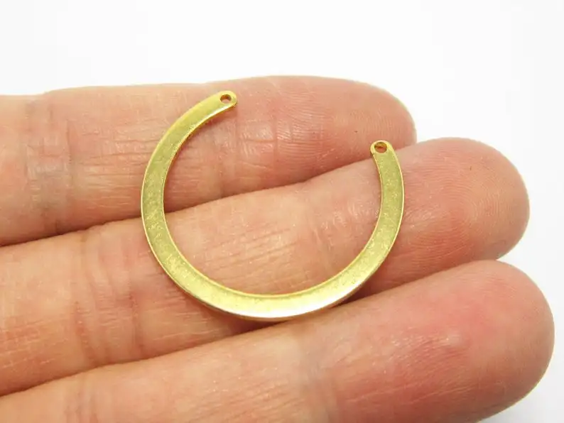 20pcs Brass charms, Circle earring connector, 28x24mm, C shape, Necklace charm, link chain connector, Jewelry making - R778
20pcs Brass charms, Circle earring connector, 28x24mm, C shape, Necklace charm, link chain connector, Jewelry making - R778