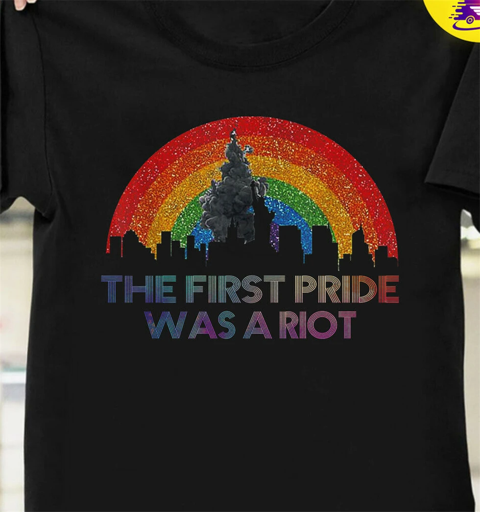 Футболка с надписью The First Pride Was A Riot черного цвета размеры S-3Xl спортивные залы