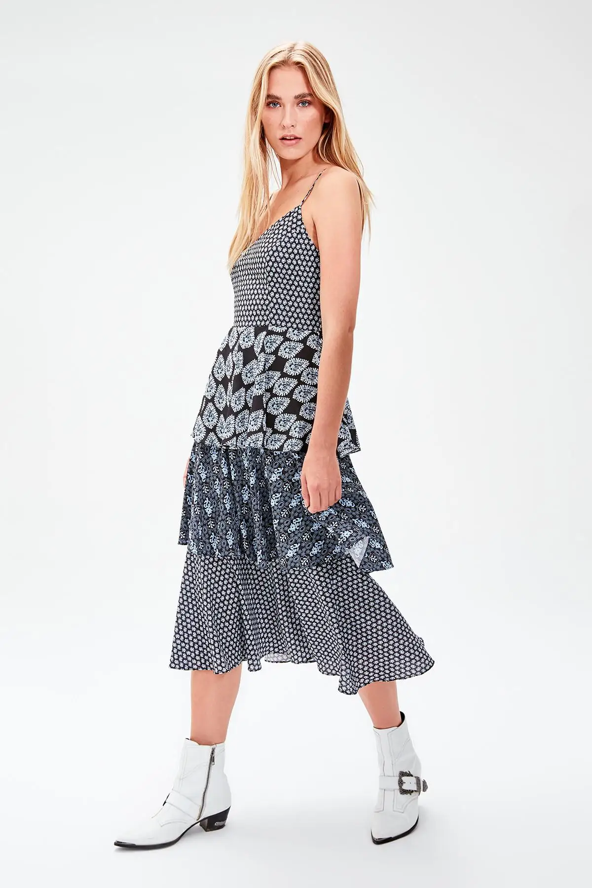 Trendyol Navy Blue Print Dress TWOAW20EL0274
Trendyol Navy Blue Print Dress TWOAW20EL0274