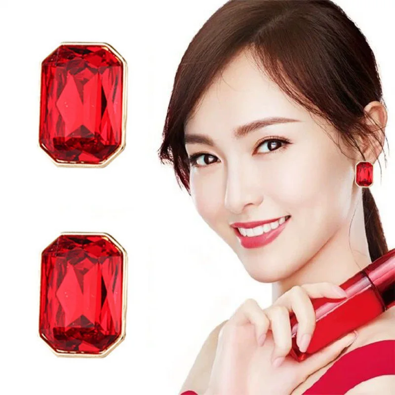 Simple Personality Ladies Earrings Exquisite Earrings Jewelry Square Crystal European and American Fashion
Simple Personality Ladies Earrings Exquisite Earrings Jewelry Square Crystal European and American Fashion