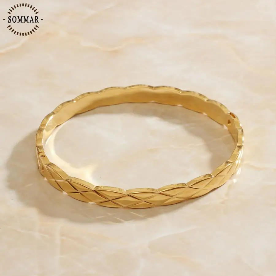 SOMMAR Fashion Design 18K Gold color Perfume women bangles Cross-check x Classic Diamond bracelet bijoux women
SOMMAR Fashion Design 18K Gold color Perfume women bangles Cross-check x Classic Diamond bracelet bijoux women