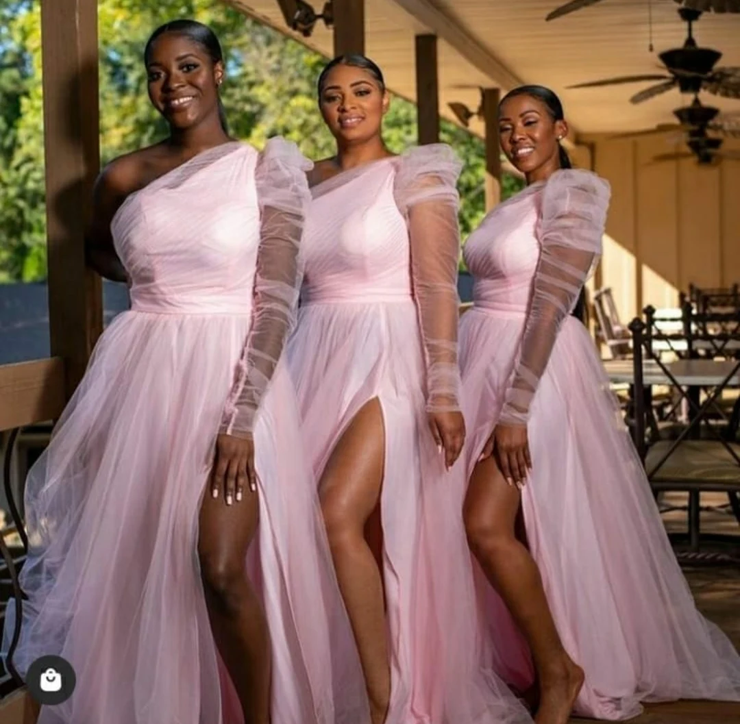Vintage Long One Shoulder Pink Bridesmaid Dresses with Slit Floor Length Tulle Zipper Back Brautkleider Robes de Soirée for Lady
Vintage Long One Shoulder Pink Bridesmaid Dresses with Slit Floor Length Tulle Zipper Back Brautkleider Robes de Soirée for Lady