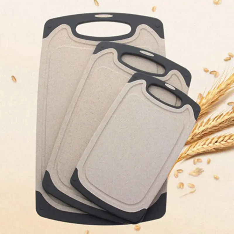 Kitchen cutting board, environmentally friendly degradable wheat straw cutting board, can be suspended to save space.
Kitchen cutting board, environmentally friendly degradable wheat straw cutting board, can be suspended to save space.