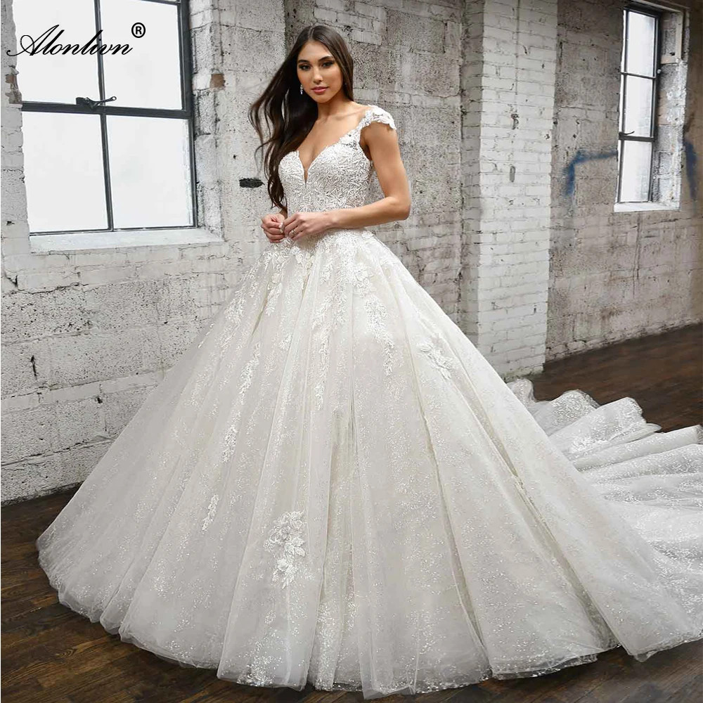 Alonlivn Lustrous Beading Crystals Pearls V-neck Ball Gown Wedding Dresses Appliques Lace Backless Bridal Skirts
Alonlivn Lustrous Beading Crystals Pearls V-neck Ball Gown Wedding Dresses Appliques Lace Backless Bridal Skirts