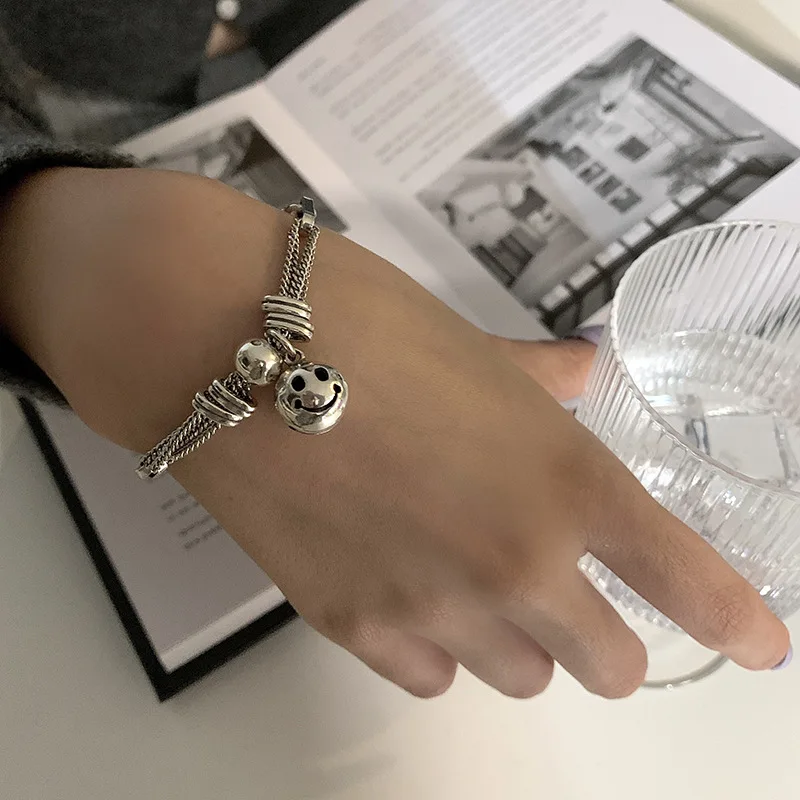 Фото Акция 30% посеребренные Модные женские браслеты со смайликом на руке ювелирные
