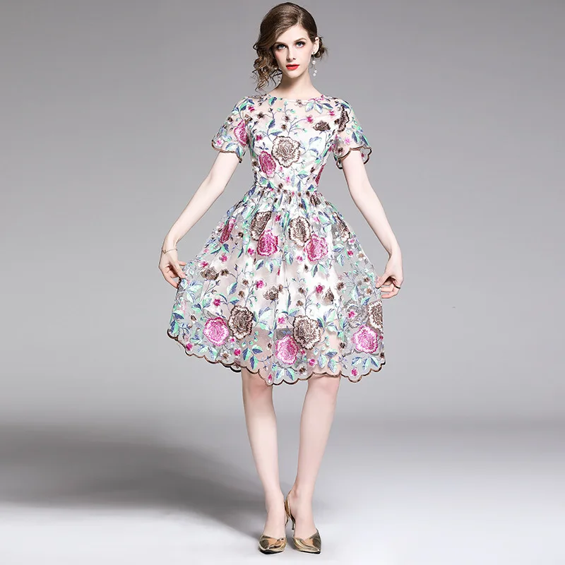 2019 Spring Summer Elegant Elegant Embroidered Debutante Ladies' Slim Fit Big Hemline Large Size Dress
2019 Spring Summer Elegant Elegant Embroidered Debutante Ladies' Slim Fit Big Hemline Large Size Dress