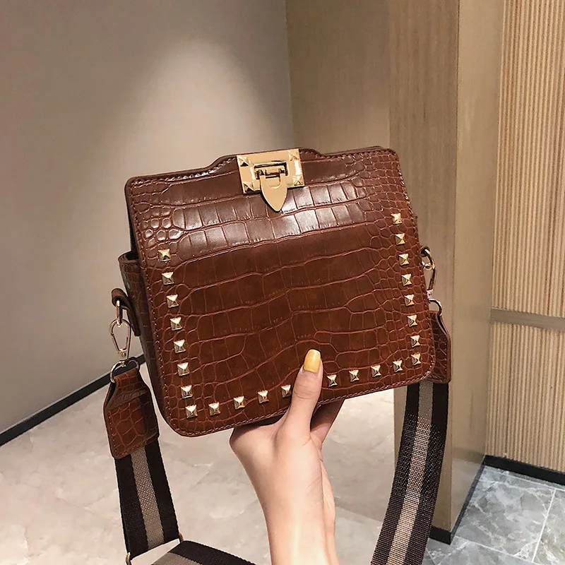 Korean-style Stereo Stereotypes Square Sling Bag Stone Pattern Rivet Lock Classic One-Shoulder Oblique WOMEN'S Bag
Korean-style Stereo Stereotypes Square Sling Bag Stone Pattern Rivet Lock Classic One-Shoulder Oblique WOMEN'S Bag