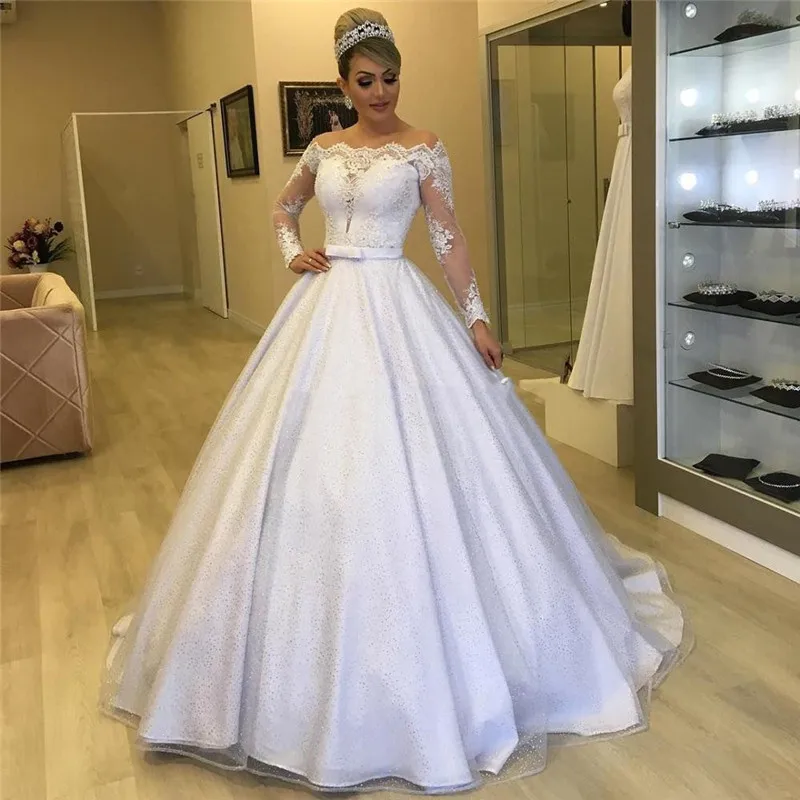Modest Middle East Long Sleeves Lace Appliques Ball Gown Wedding Dresses Bridal Gowns With Buttons Back Lace Appliques Princess
Modest Middle East Long Sleeves Lace Appliques Ball Gown Wedding Dresses Bridal Gowns With Buttons Back Lace Appliques Princess