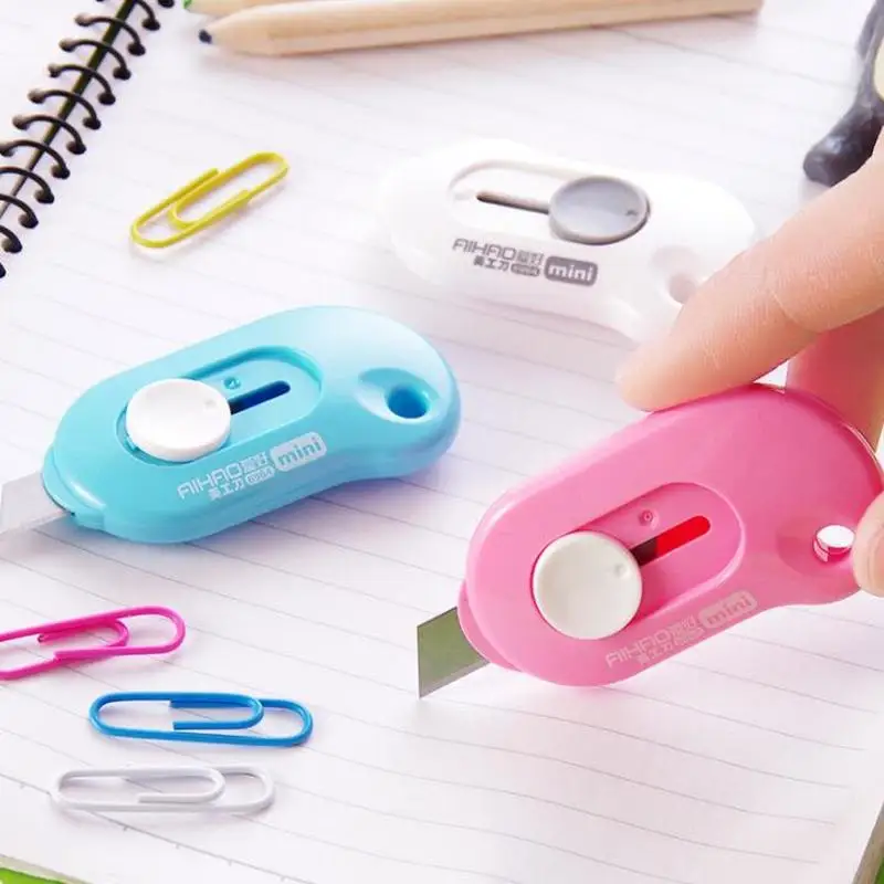 1 Pc Random Color Cute Solid Color Mini Portable Utility Knife Paper Cutter Cutting Paper Razor Blade Office Stationery
1 Pc Random Color Cute Solid Color Mini Portable Utility Knife Paper Cutter Cutting Paper Razor Blade Office Stationery