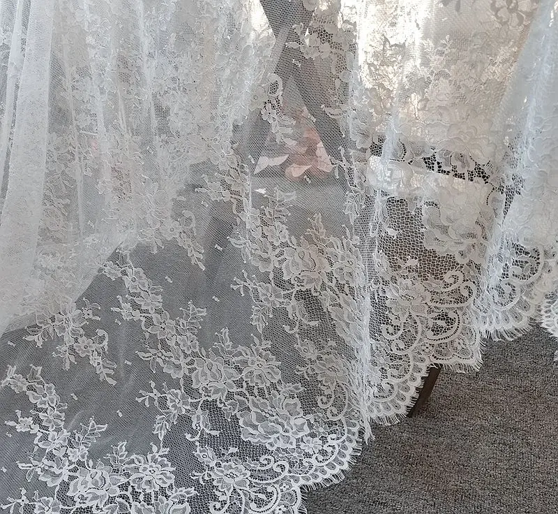 Кружевное женское длинное платье, черного цвета, 1 шт./3 метра, шириной 1,5 м
Кружевное женское длинное платье, черного цвета, 1 шт./3 метра, шириной 1,5 м