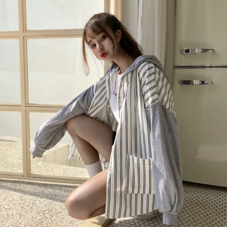 Loose-Fit Stripes Joint Hooded Shirt Fake Two-Piece Mid-length Cardigan Coat Women's 
Loose-Fit Stripes Joint Hooded Shirt Fake Two-Piece Mid-length Cardigan Coat Women's