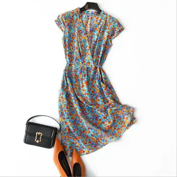 European and American women's wear 2020 summer new style Short sleeve V-neck dot print Fashionable blue silk dress
European and American women's wear 2020 summer new style Short sleeve V-neck dot print Fashionable blue silk dress