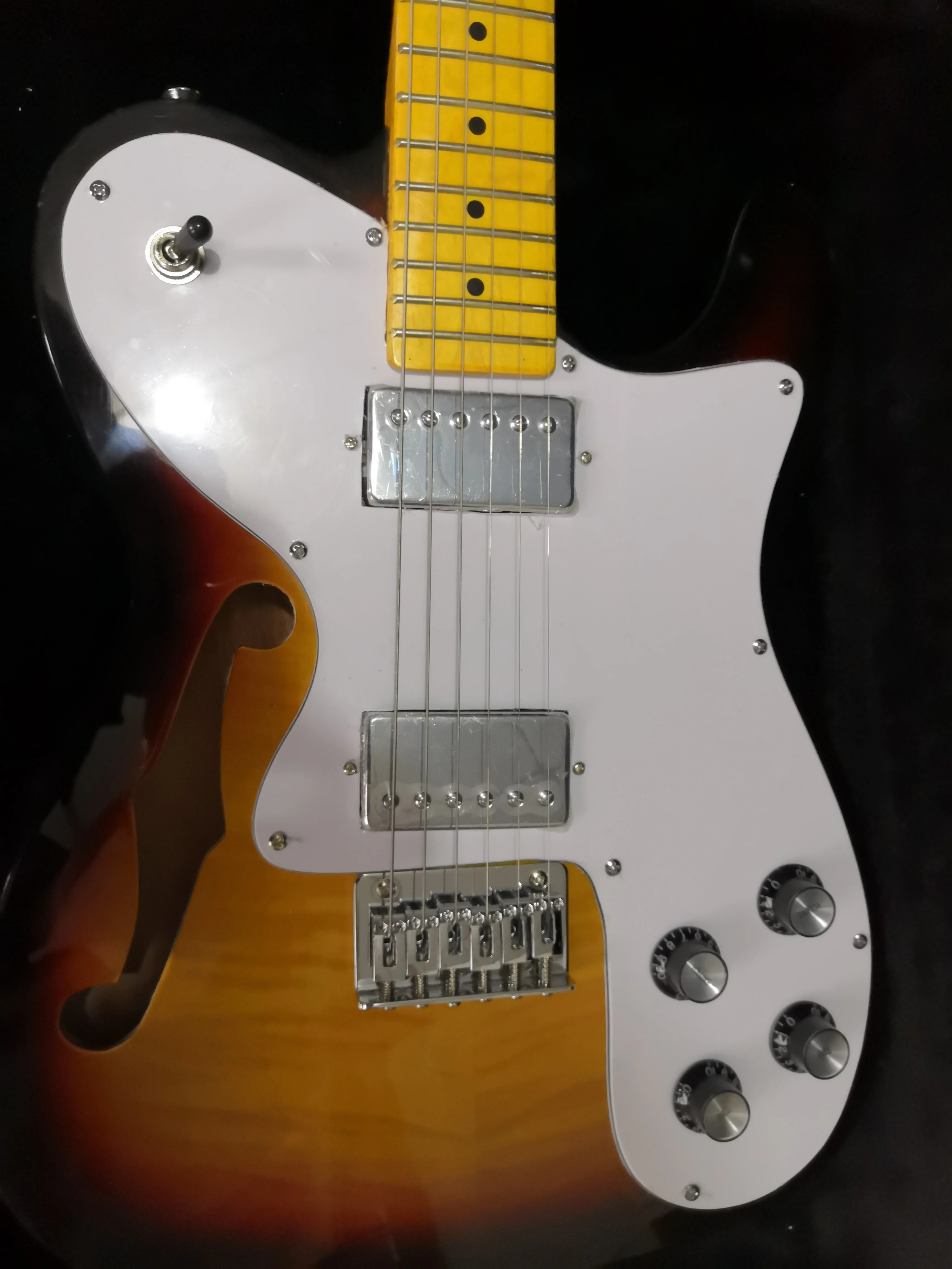 Semi-hollow F hole telr sunbust color White pickguad Maple fretboard Chrome hardwares,customized!T-10
Semi-hollow F hole telr sunbust color White pickguad Maple fretboard Chrome hardwares,customized!T-10