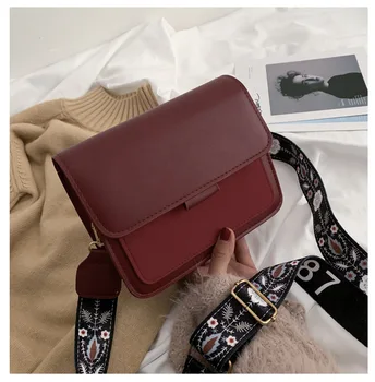 Women Designer High Quality Vintage Crossbody Bags Flap Shoulder Bags Print Strap Shoulder Messenger Bag Female Phone Bags
Women Designer High Quality Vintage Crossbody Bags Flap Shoulder Bags Print Strap Shoulder Messenger Bag Female Phone Bags