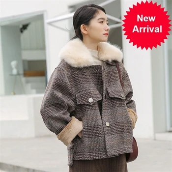 Women Mishow 2020 New winter clothing thicken woolen jacket female Korean version of the short loose Plaid woolen coat
Women Mishow 2020 New winter clothing thicken woolen jacket female Korean version of the short loose Plaid woolen coat
