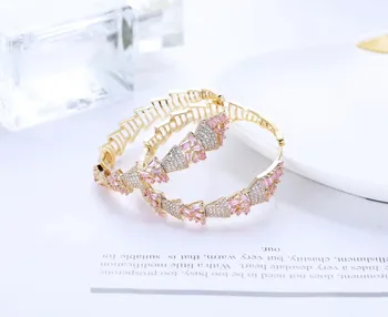 Korean version light luxury micro zircon inlaid snake head big brand same color earring temperament exquisite personality Earrin
Korean version light luxury micro zircon inlaid snake head big brand same color earring temperament exquisite personality Earrin