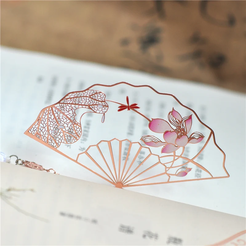 Original design literature and art retro metal folding fan ancient wind bookmark classical Chinese wind
Original design literature and art retro metal folding fan ancient wind bookmark classical Chinese wind