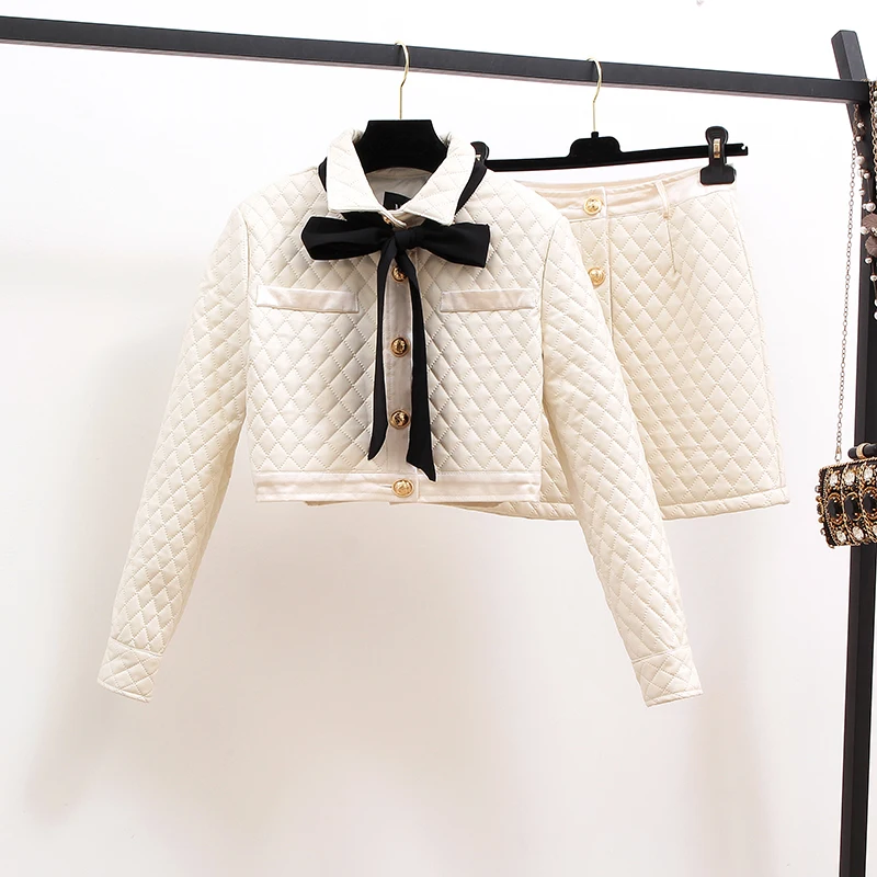 2020 New Autumn Winter Parkas Two Piece Set Women Crop Top Elegant Fashion Bow Short Parkas Jacket Coat + High Waist Skirt Set
2020 New Autumn Winter Parkas Two Piece Set Women Crop Top Elegant Fashion Bow Short Parkas Jacket Coat + High Waist Skirt Set