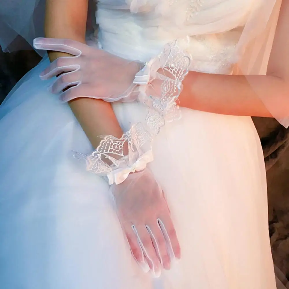 Белые кружевные Короткие Элегантные перчатки с бантом для невесты недорогие
