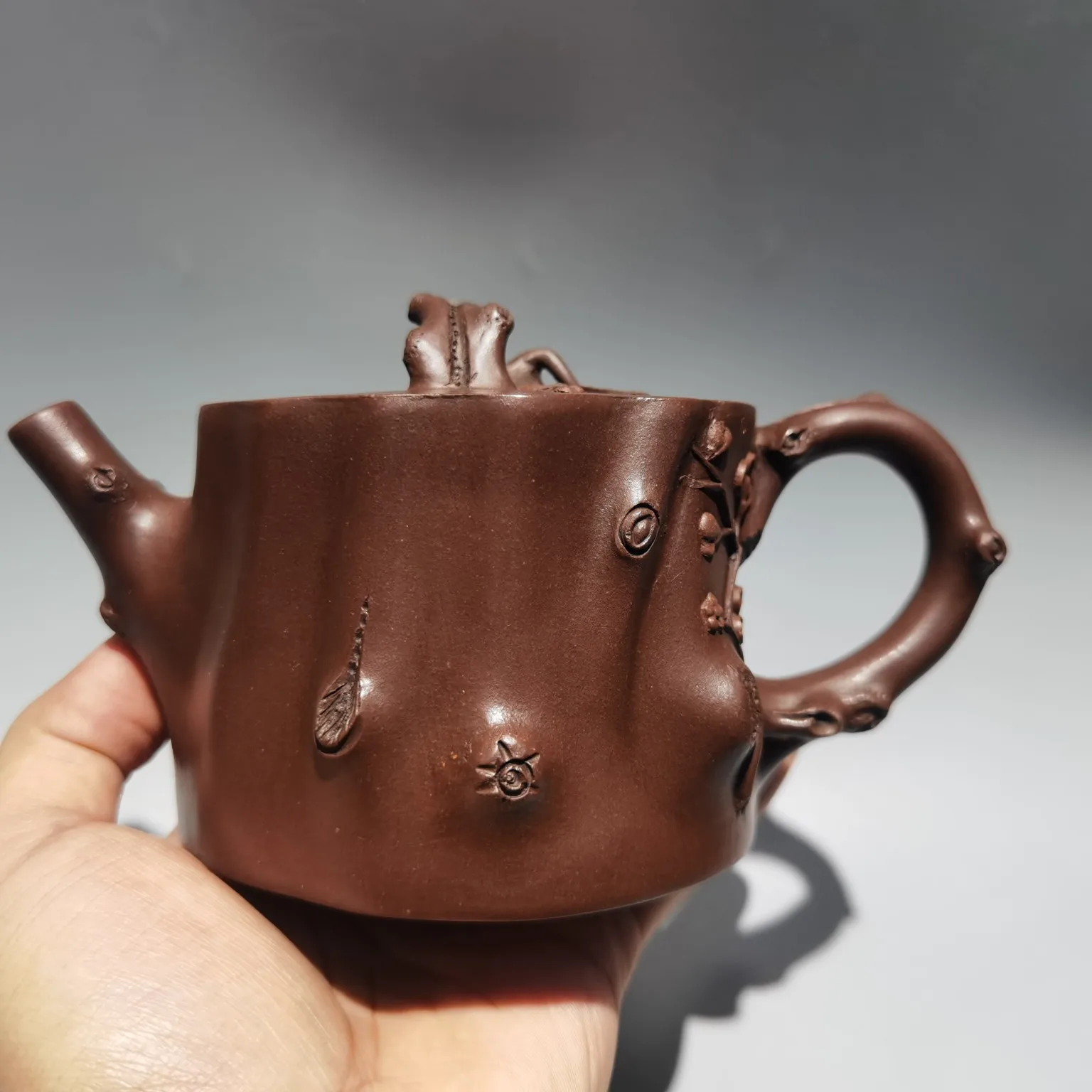 7"Chinese Yixing Purple clay pot Pottery Hand-Carved Dwarf plum tree stump pot Purple mud Teapot Pot Tea Maker Office Ornaments
7"Chinese Yixing Purple clay pot Pottery Hand-Carved Dwarf plum tree stump pot Purple mud Teapot Pot Tea Maker Office Ornaments