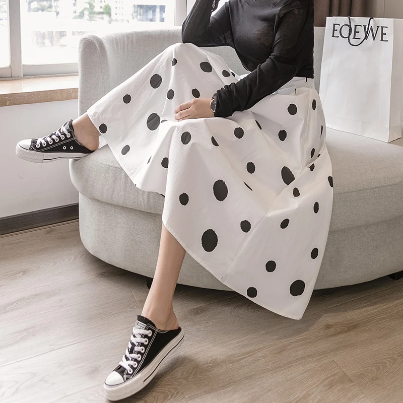 Make spot skirts in female white skirt of tall waist a word show thin wave point package buttocks long skirt
Make spot skirts in female white skirt of tall waist a word show thin wave point package buttocks long skirt