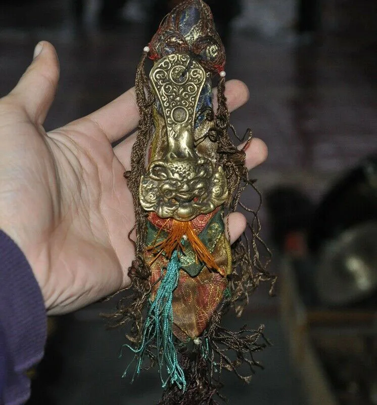 wedding decoration Old Tibet Buddhism Bronze Silk lion Foo dog beast headn Exorcism Amulet pendant 
wedding decoration Old Tibet Buddhism Bronze Silk lion Foo dog beast headn Exorcism Amulet pendant