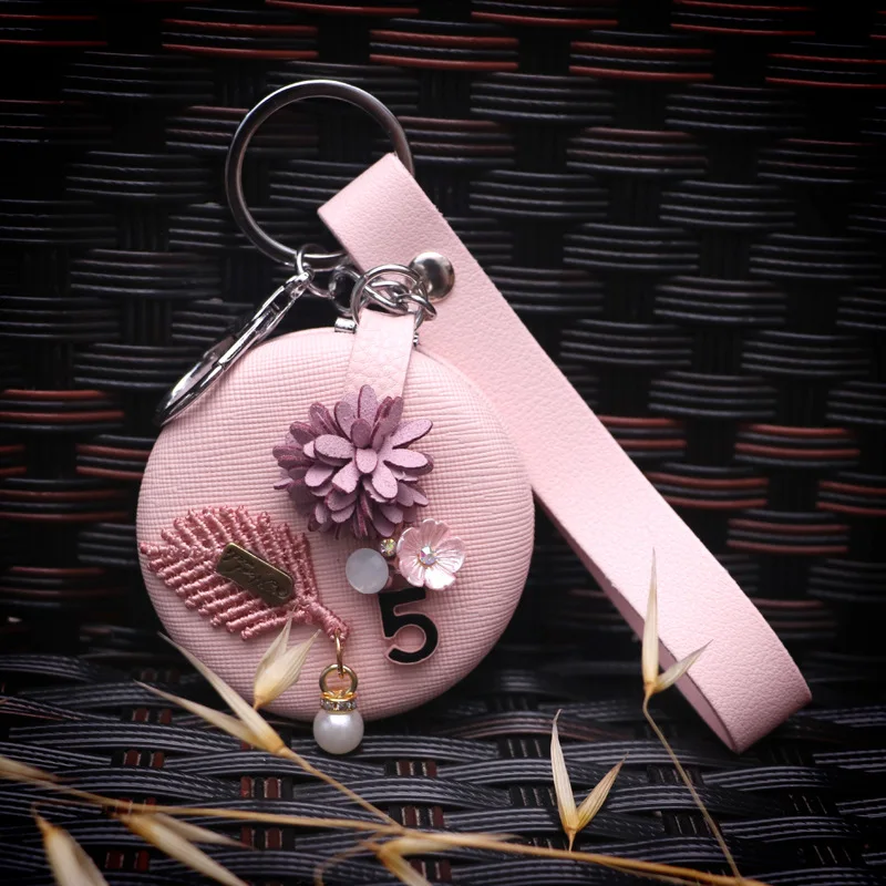 2019 Fashion Personality Cosmetic Mirror Keychain Mini Round Mirror Key Chain Double Faced Folding Portable Women Gift Key Ring
2019 Fashion Personality Cosmetic Mirror Keychain Mini Round Mirror Key Chain Double Faced Folding Portable Women Gift Key Ring