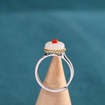 Fashionable and Simple Women's S925 Sterling Silver Ring Inlaid with Hetian Jade and Agate 
Fashionable and Simple Women's S925 Sterling Silver Ring Inlaid with Hetian Jade and Agate