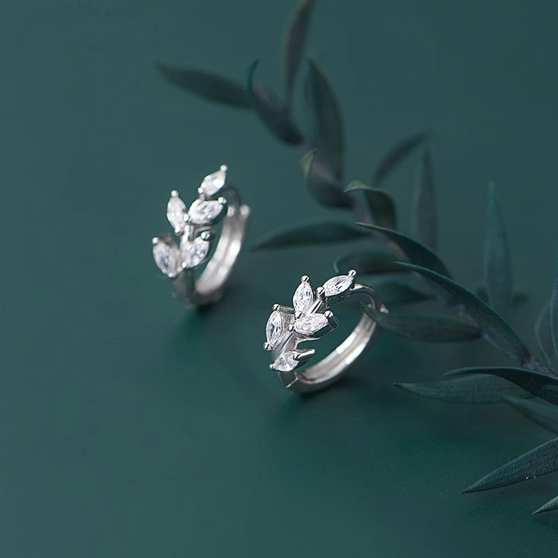 Real 925 Sterling Silver Leaves Pattern Small Hoop Earrings Cute Zircon Tiny Cartilage Earrings for Women
Real 925 Sterling Silver Leaves Pattern Small Hoop Earrings Cute Zircon Tiny Cartilage Earrings for Women