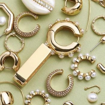 Boho Imitation Pearl Hoops Earrings For Women Gold Metal circle Ear cuff statement Huggie Earrings Party Wedding Jewelry 2020
Boho Imitation Pearl Hoops Earrings For Women Gold Metal circle Ear cuff statement Huggie Earrings Party Wedding Jewelry 2020